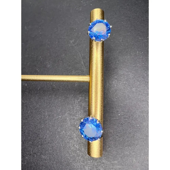 Blue lab spinel sterling silver stud earrings - Picture 5 of 11
